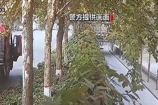 硬黑啊？船记谈詹姆斯被八村误伤：对队友也假摔属实离谱！