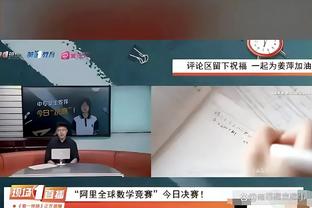 后仰跳投！刘军帅接角球头球吊射进远角，坐广告牌庆祝